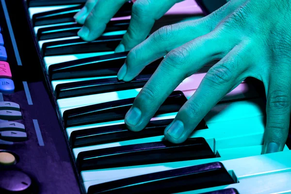 Close up shot of a piano at a party — Stock Photo, Image