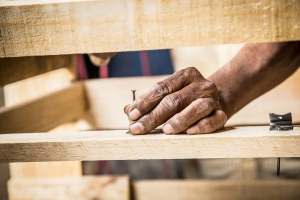 Uomo mani di lavoro — Foto Stock