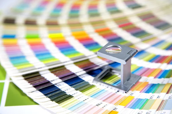 Glass standing on a leaf of the test print — Stock Photo, Image