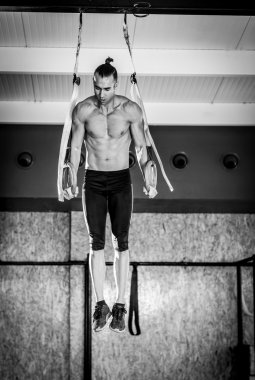 İçinde jimnastik salonu kas delikanlı