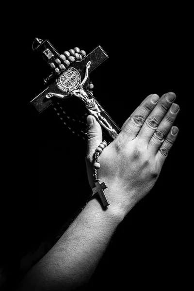 Religioso con las manos en la oración —  Fotos de Stock