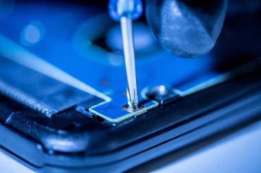 Bilgisayar donanım sabitleme