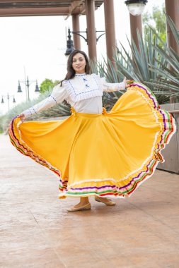 Kültürel unsurlar ile Meksikalı kadın