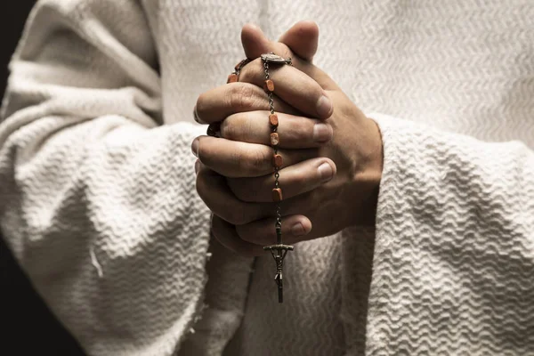 Jesus Cristo Orando Deus Com Santo Rosário Nas Mãos Noite — Fotografia de Stock