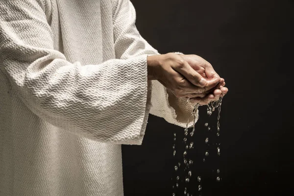 Voda Křest Vytékající Rukou Ježíše Krista Během Temné Noci — Stock fotografie