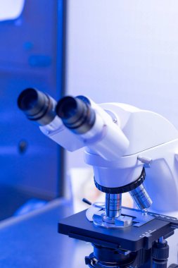 Laboratuvarda temiz tıbbi aletlerin ayrıntıları