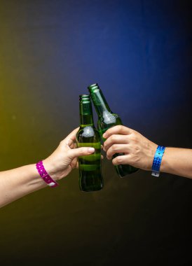 Partiye tekila ile kadeh kaldıralım.