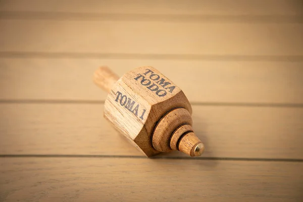 Kleurrijke Houten Ambachtelijke Speelgoed Houten Tafel — Stockfoto