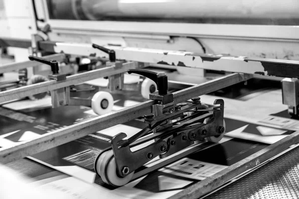 Egy Ofszet Nyomógép Bezárása Gyártás Során Fekete Fehér — Stock Fotó