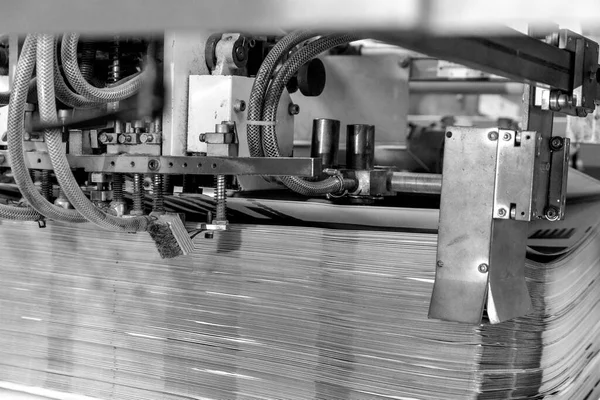 Primer Plano Una Máquina Impresión Offset Durante Producción Blanco Negro —  Fotos de Stock
