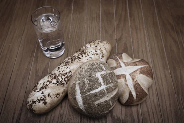 Brot Wasser Bibel Rosenkranz Fastensymbole Der Christlichen Religion — Stockfoto