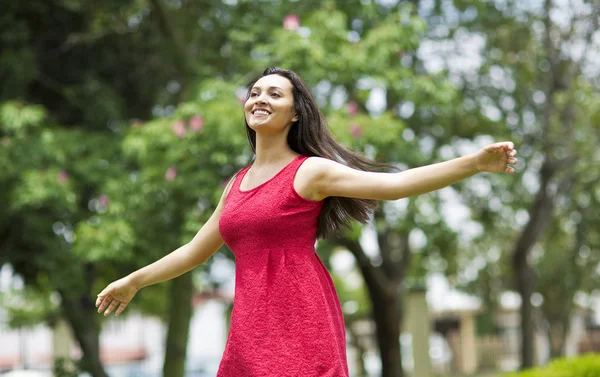 Feliz joven mujer — Foto de Stock