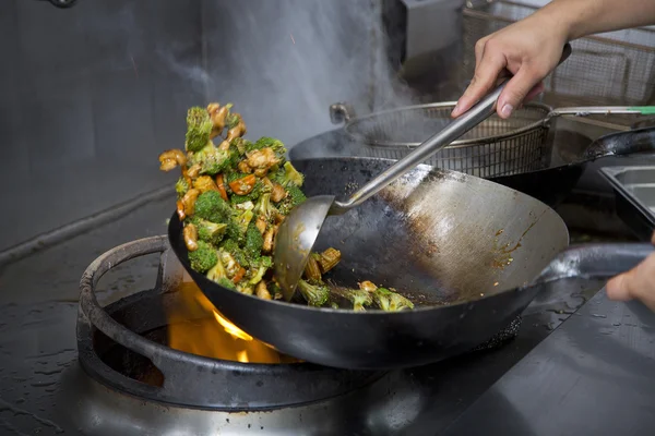 Hombre manos cocina — Foto de Stock