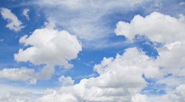 Mavi Gökyüzü ve Bulutlar