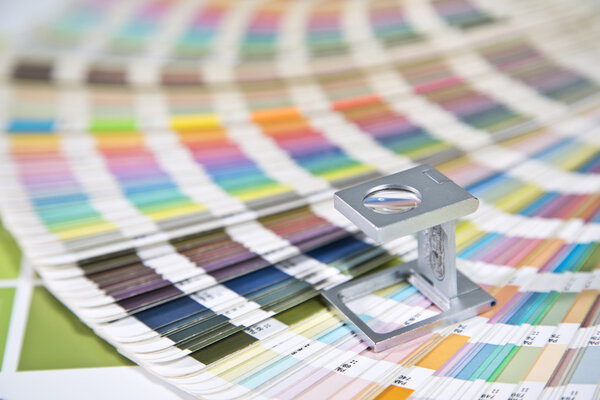 The silver glass standing on a leaf