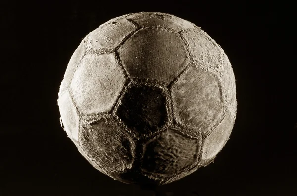 Pelota de fútbol viejo —  Fotos de Stock