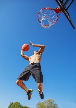 bir basketbol oyuncusu