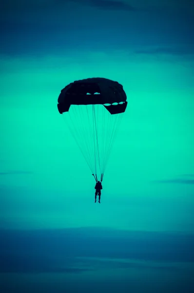 在芭堤雅滑翔伞 — 图库照片