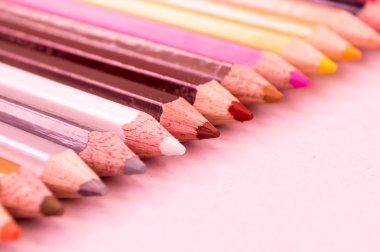 renkli kurşun kalem