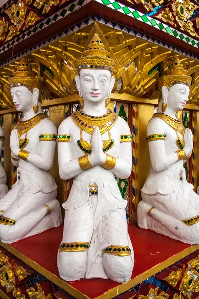 Sculpture.The row of thai art sculpture in the temple — Stock Photo, Image