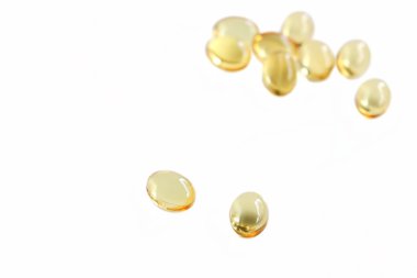 Beyaz arka plan üzerinde jel kapsül