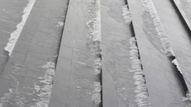 Yapay şelale açık havada detayını. HD 1080