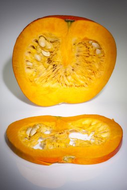 Dilim ile yarım portakal kabak