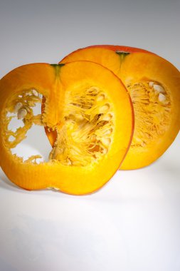 Dilim ile yarım portakal kabak