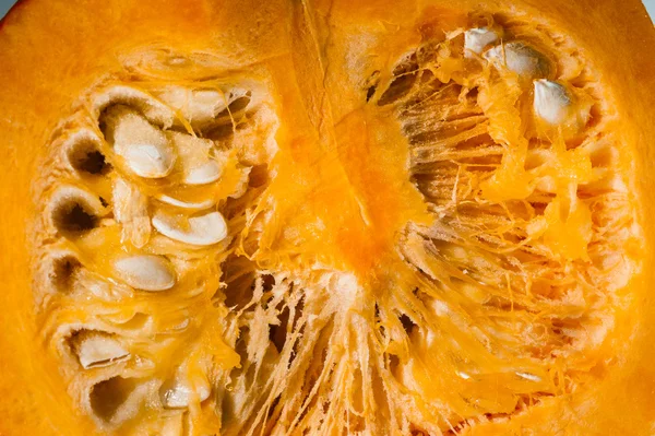 橙南瓜的纸浆和种子。宏视图. — 图库照片