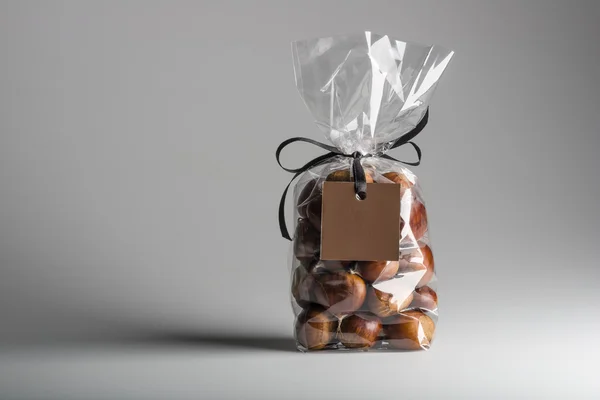 Bag of chestnuts with brown blank label and copy space — ストック写真