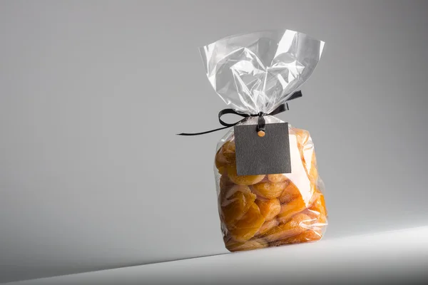 Plastic bag of apricots with blank label and copy space — Stock Photo, Image