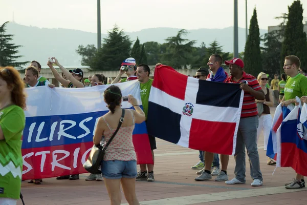 Slowenien und Dominicana-Fans vor Matte — Stockfoto