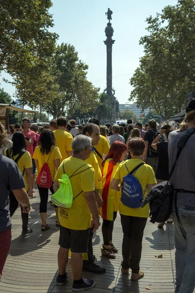 Peuple manifestant son vote pour l'indépendance de la Catalogne — Photo