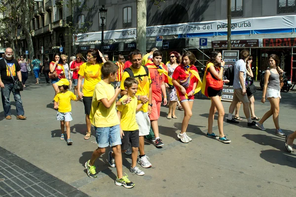 Mensen manifesteren stemmen voor onafhankelijkheid voor Catalonië — Stockfoto