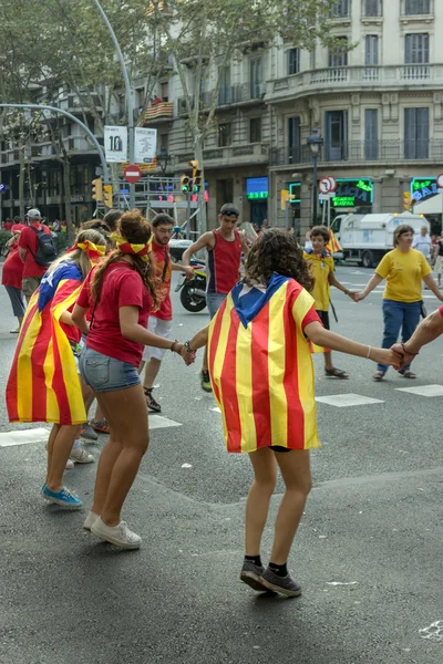 Personas que manifiestan su independencia durante el Día Nacional — Foto de Stock