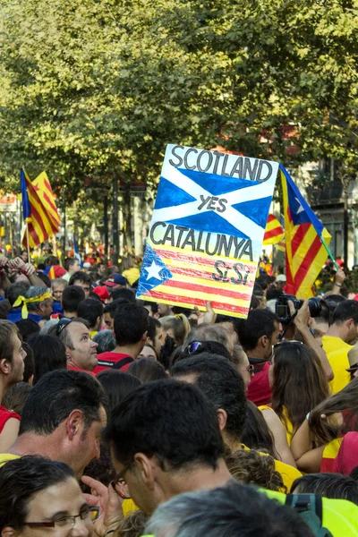 People manifesting independence of Scotland and Catalonia — Stock Photo, Image