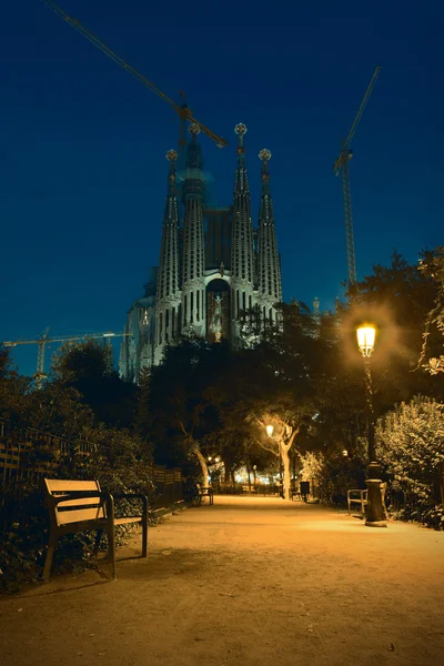Cattedrale della Sagrada Familia di notte — Foto Stock
