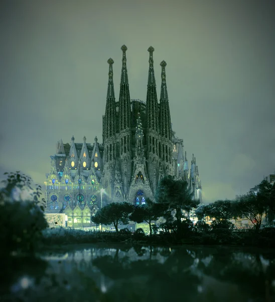 夜のラ サグラダ ・ ファミリア大聖堂 — ストック写真