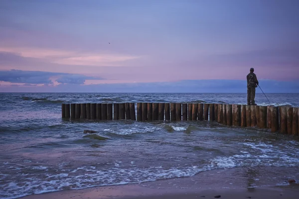 Pôr-do-sol fissura no quebra-mar — Fotografia de Stock