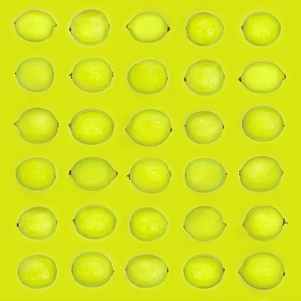 Rader av gröna limefrukter — Stockfoto