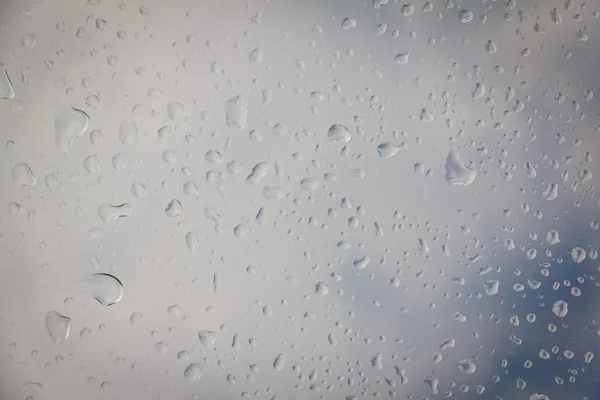 Gota de chuva no telhado de plástico — Fotografia de Stock