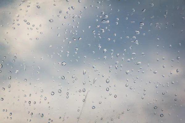 Chute de pluie sur le toit en plastique — Photo