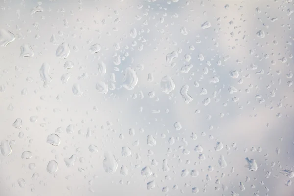 Капли дождя на пластиковую крышу Стоковое Изображение