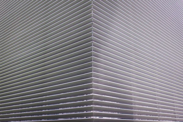 Textuur van stalen ventilatie rooster op de muur van een gebouw Stockfoto