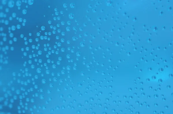 bir arka planda su damlaları