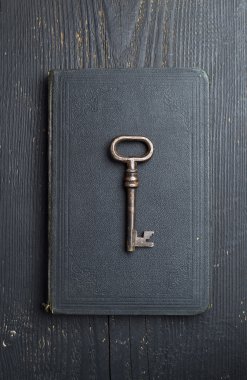 Siyah deri kitap Vintage anahtar