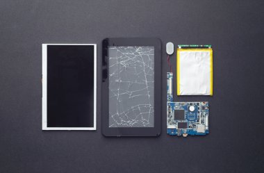 Bileşenleri bir kırık tablet 