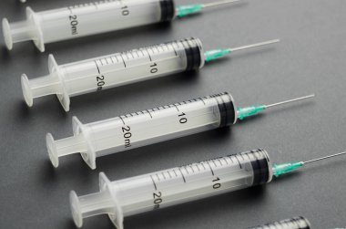 Bir satırda düzenlenen şırınga