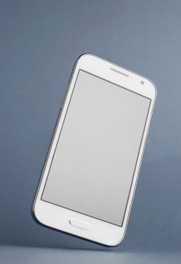 Beyaz akıllı telefon