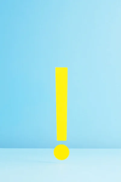 Yellow exclamation mark — Stock Photo, Image